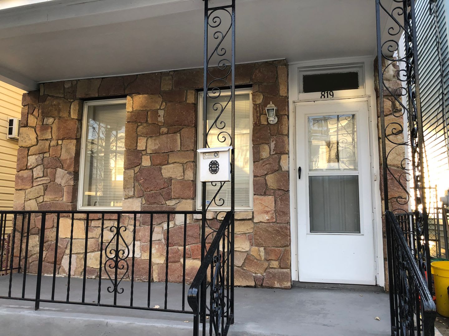 Great Home In Villa Park Improvements Underway Spacious Living Area And Eat In Kitchen Laundry Hook Ups Basement Parking – photo 2