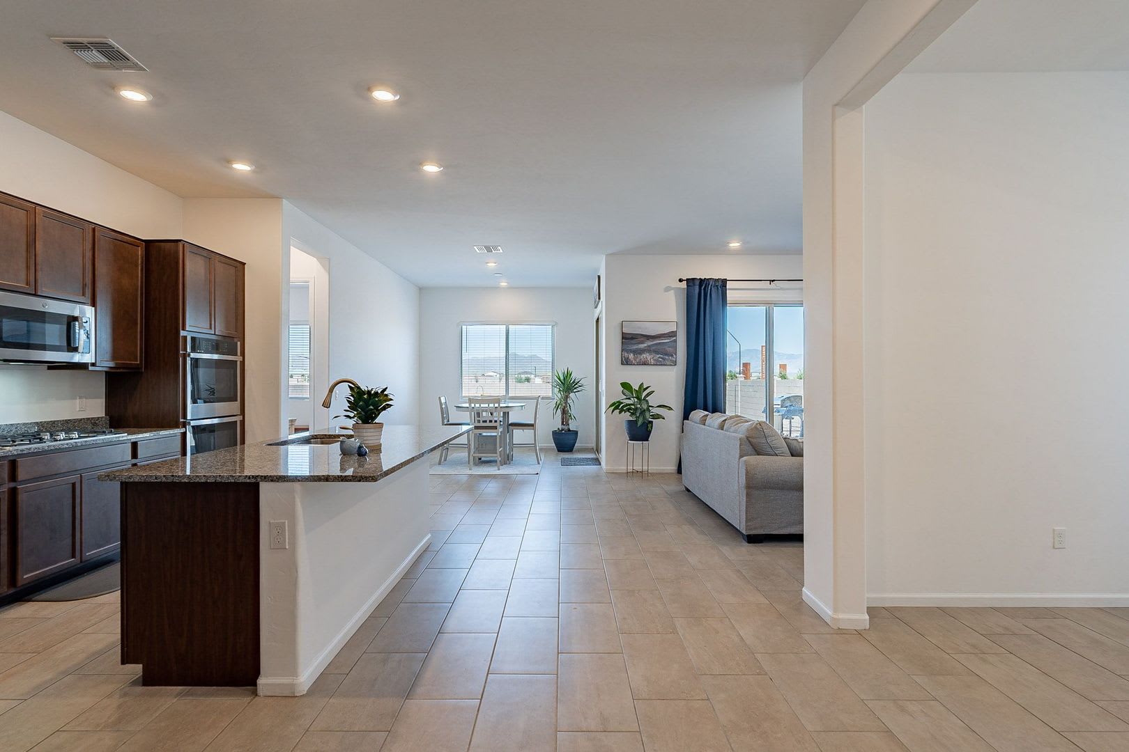 Bright & Spacious 4-Bed Home with 3-Car Garage in Gladden Farms! – photo 5