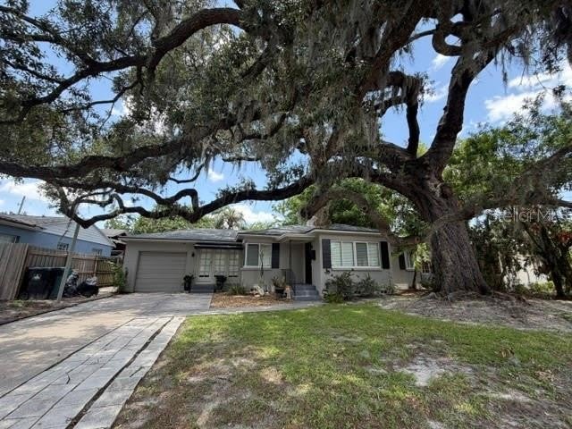1009 E MARKS Street – photo 1
