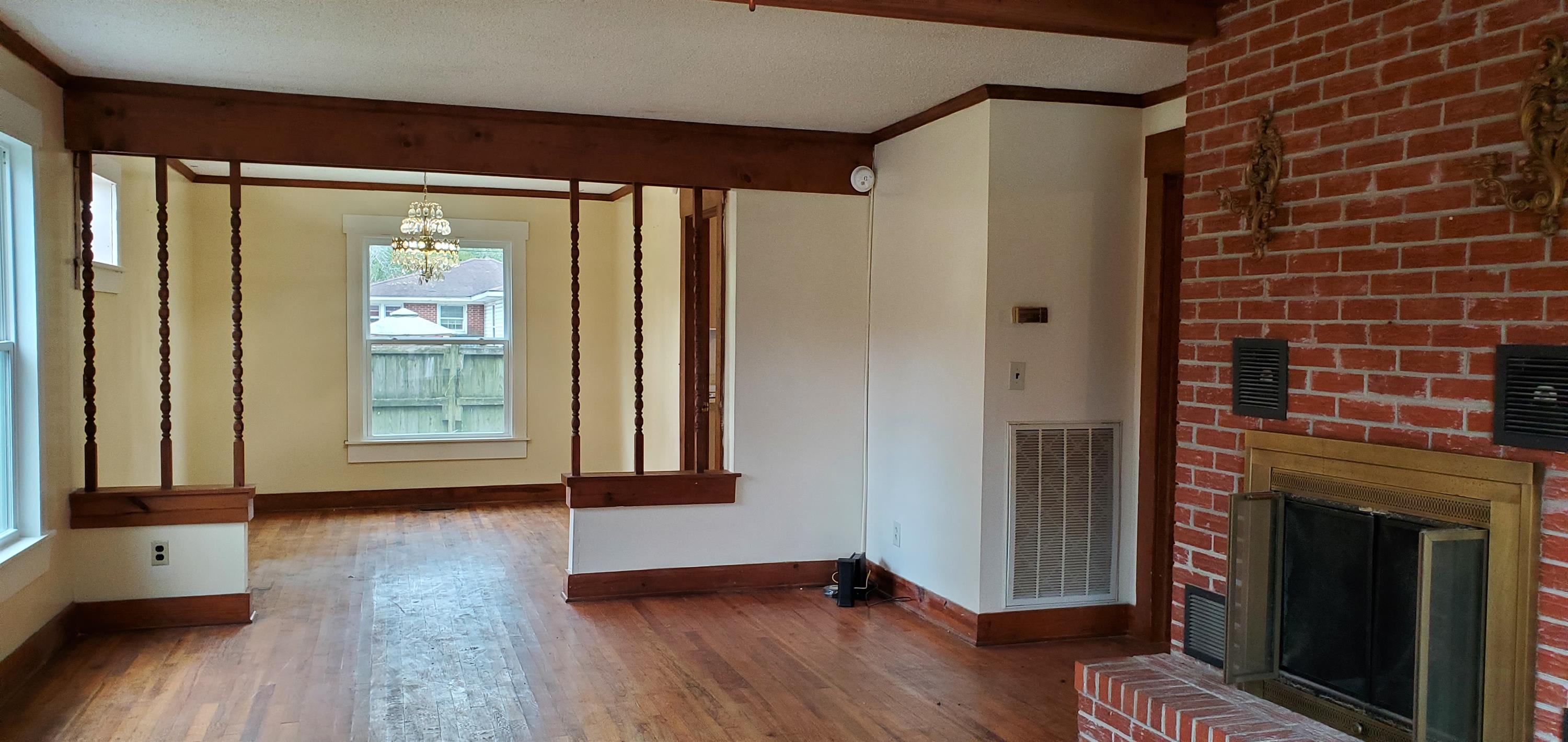 612 Gladstone St – photo 3