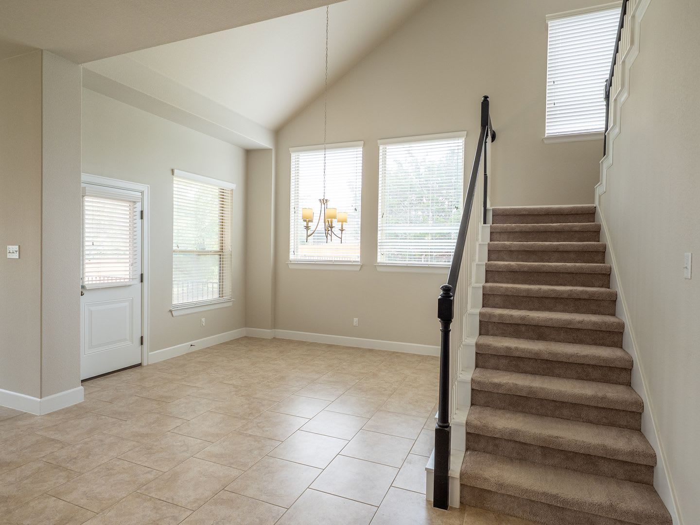 Luxurious Retreat in Sweetwater Ranch – photo 4