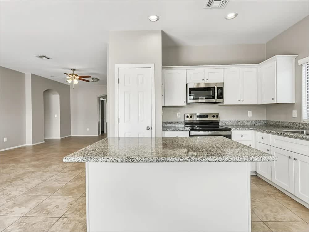 1606 S 79th Ln – photo 2