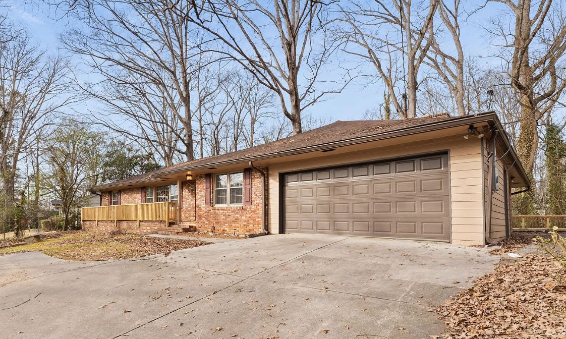 388 Tall Oaks Drive Northeast – photo 2