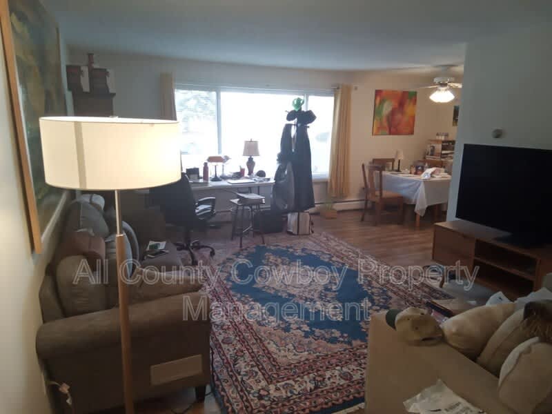 1516 E. Grand Ave. – photo 5