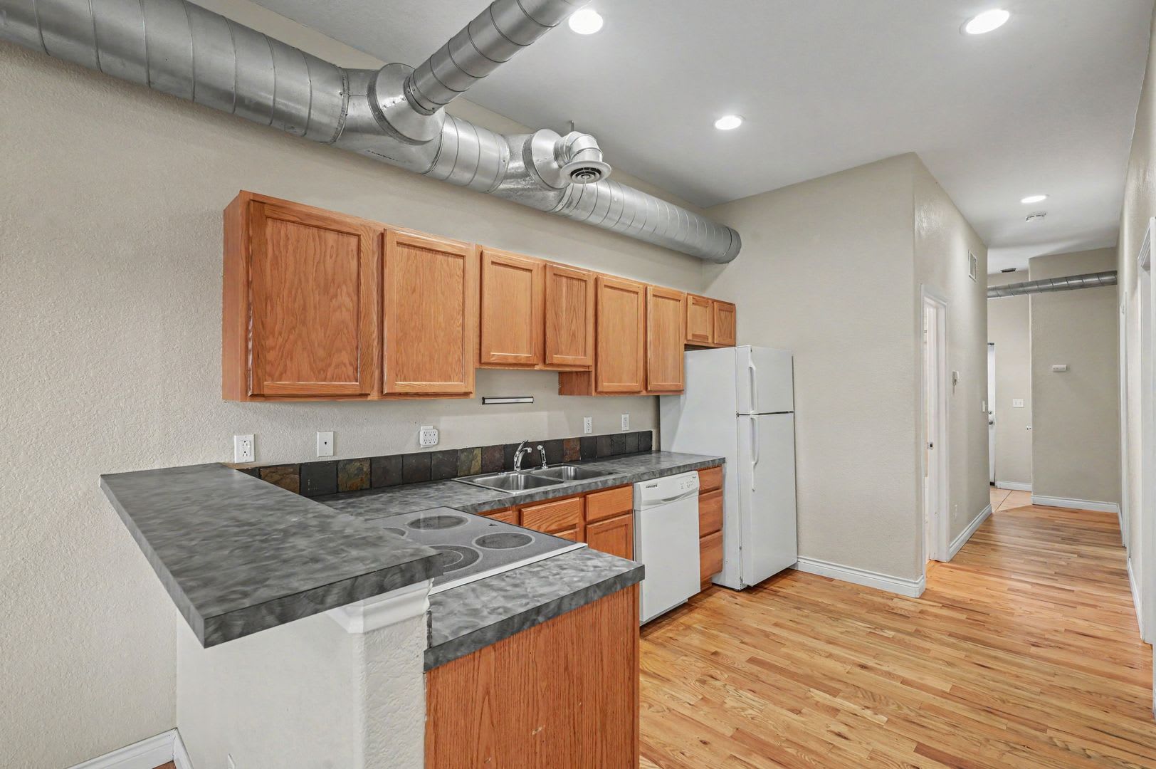 Updated 2 Bed Apartment Available in West Highlands/ Berkeley Area – photo 1