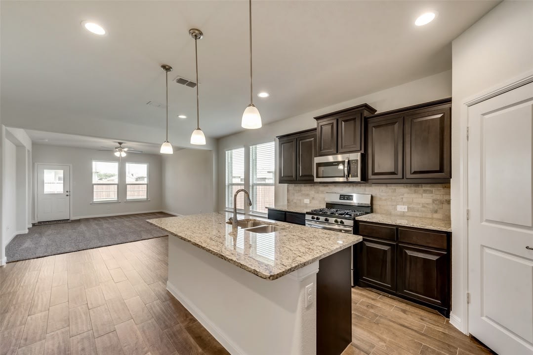 415 Helm Ln – photo 3