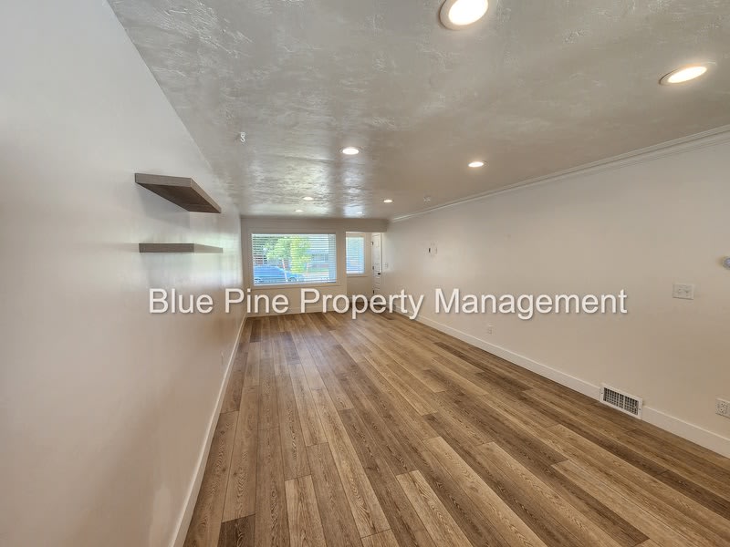 1565 South Higbee Avenue – photo 3