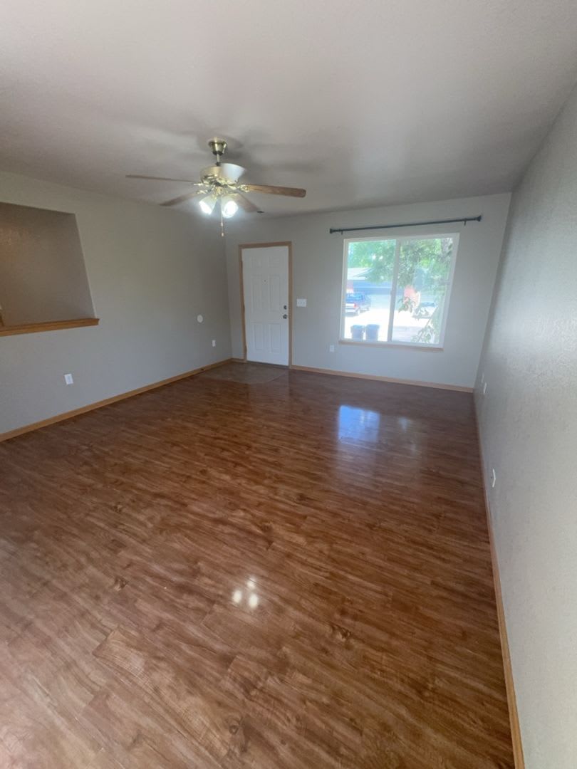 500 Off Rent If Lease Starts By 9 5 – photo 2