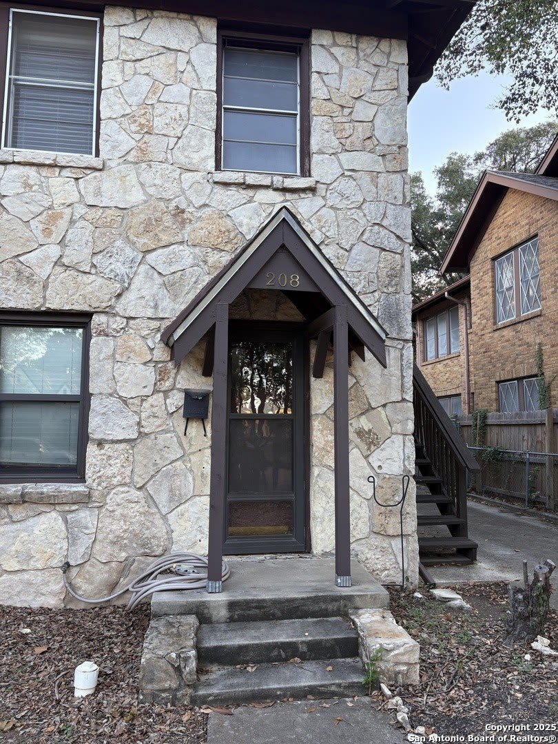 210 E Lullwood Ave – photo 2