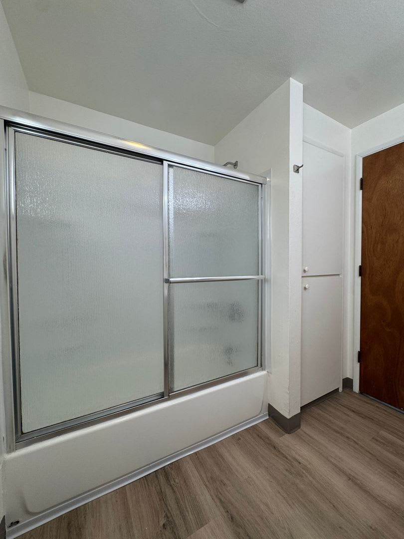 2bd/1ba Home with Garage, Indoor Sauna & Fenced Yard (GEB2) – photo 2