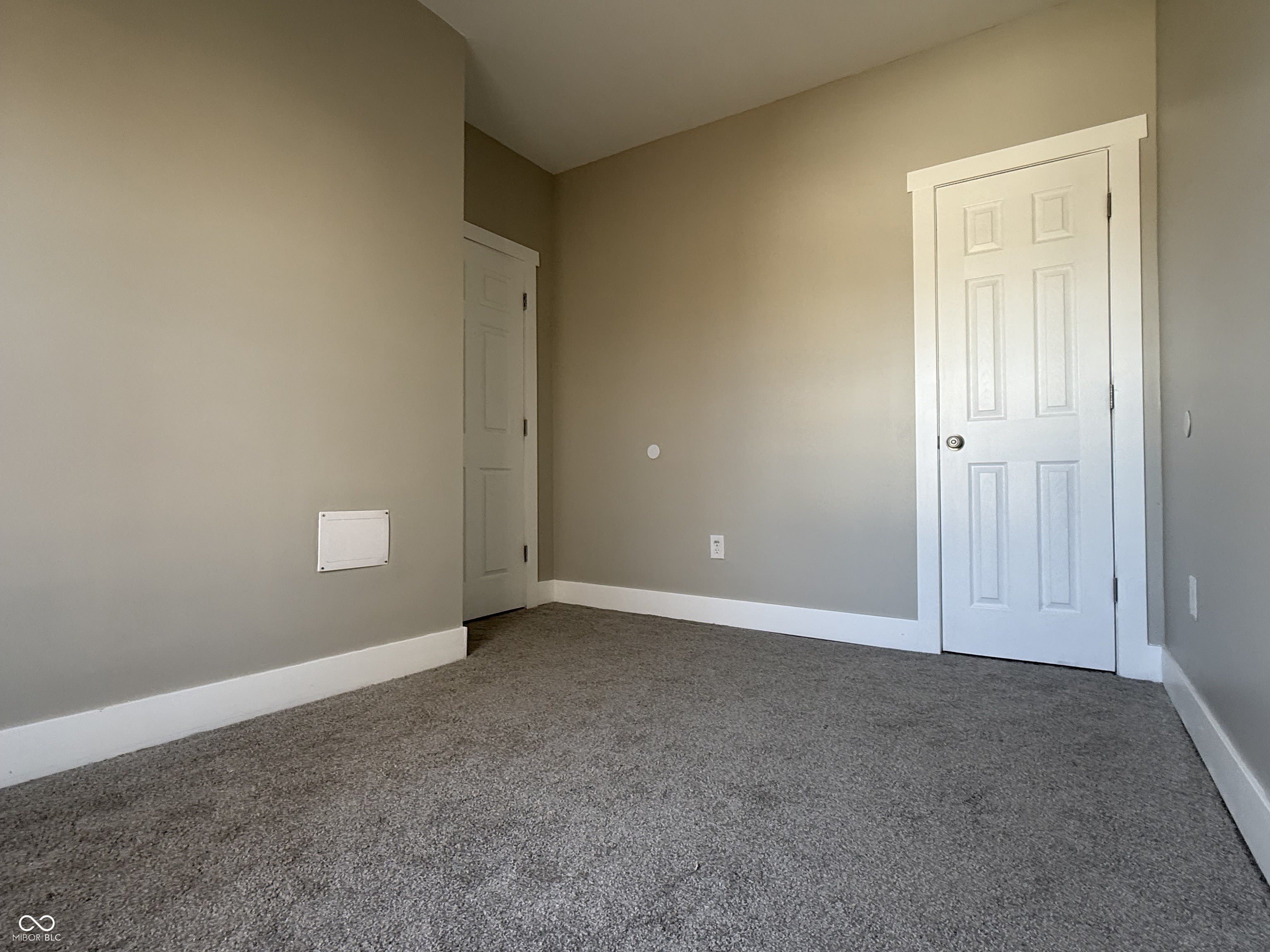 2421 N Capitol Avenue – photo 3