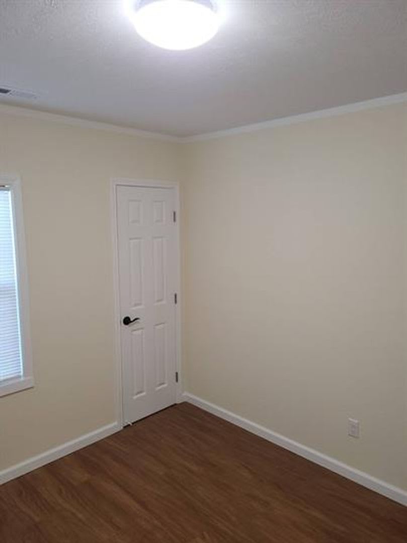 Updated 2 Br 1 Ba Home With Large Fenced Yard 1 Car Garage 1538 Longfield Ave Louisville Ky 40215 – photo 4