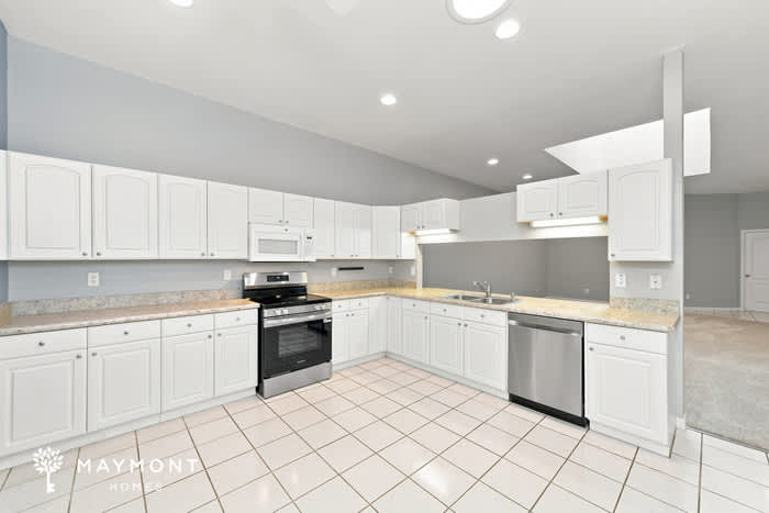 9046 Village Green Boulevard – photo 5