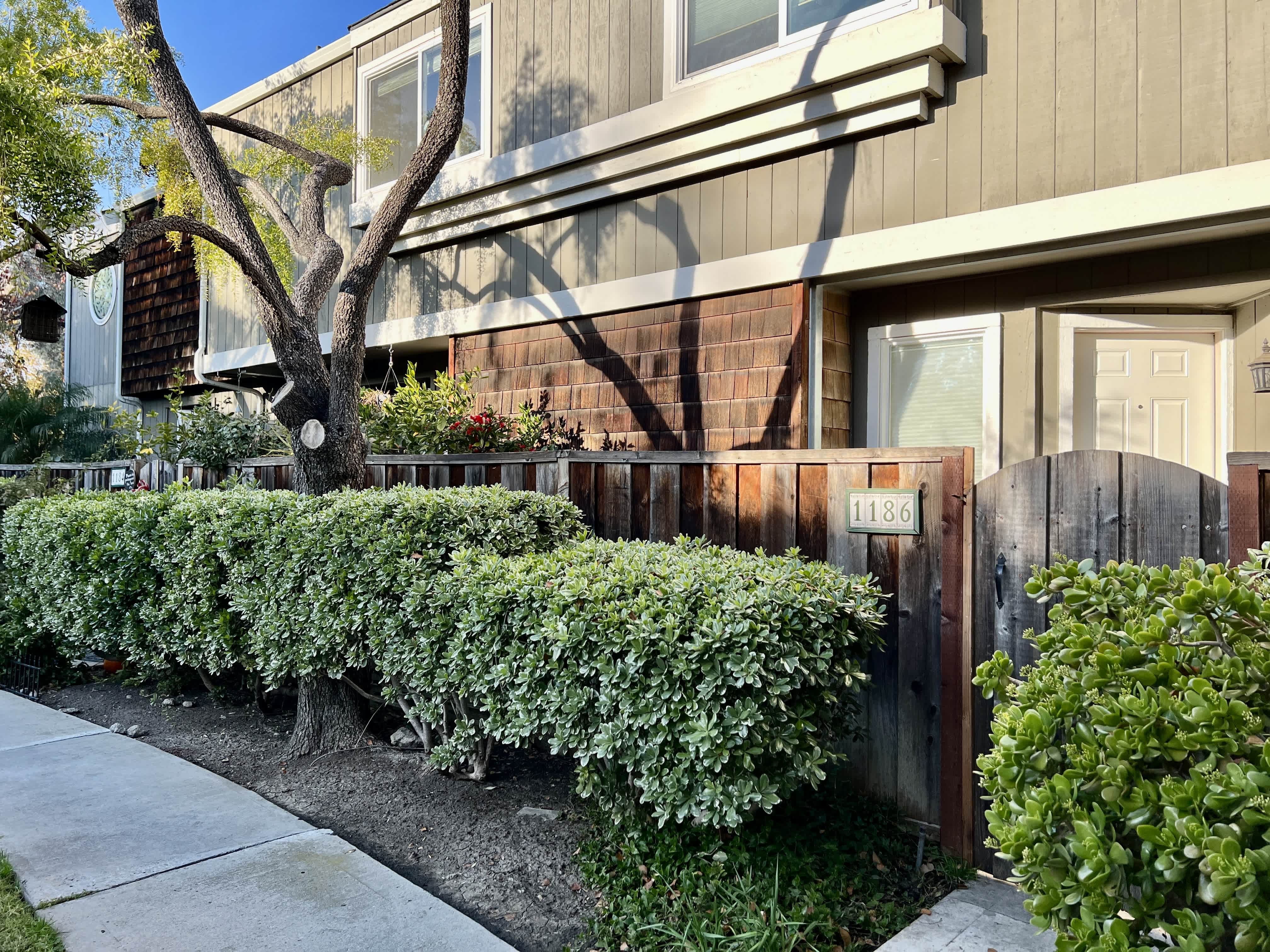 1186 Bird Ave – photo 1