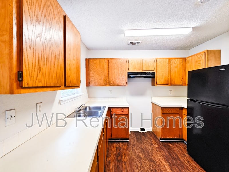 1596 30th St W – photo 2