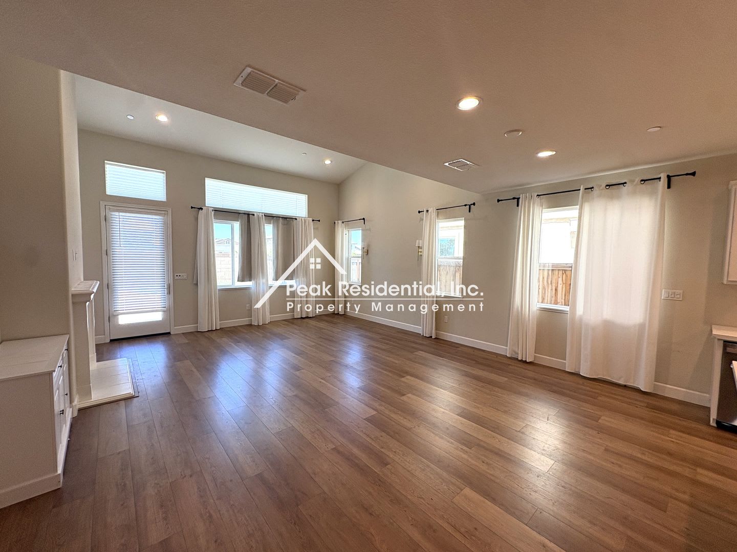 Updated 4bd/3ba West Sacramento House With Loft! – photo 3
