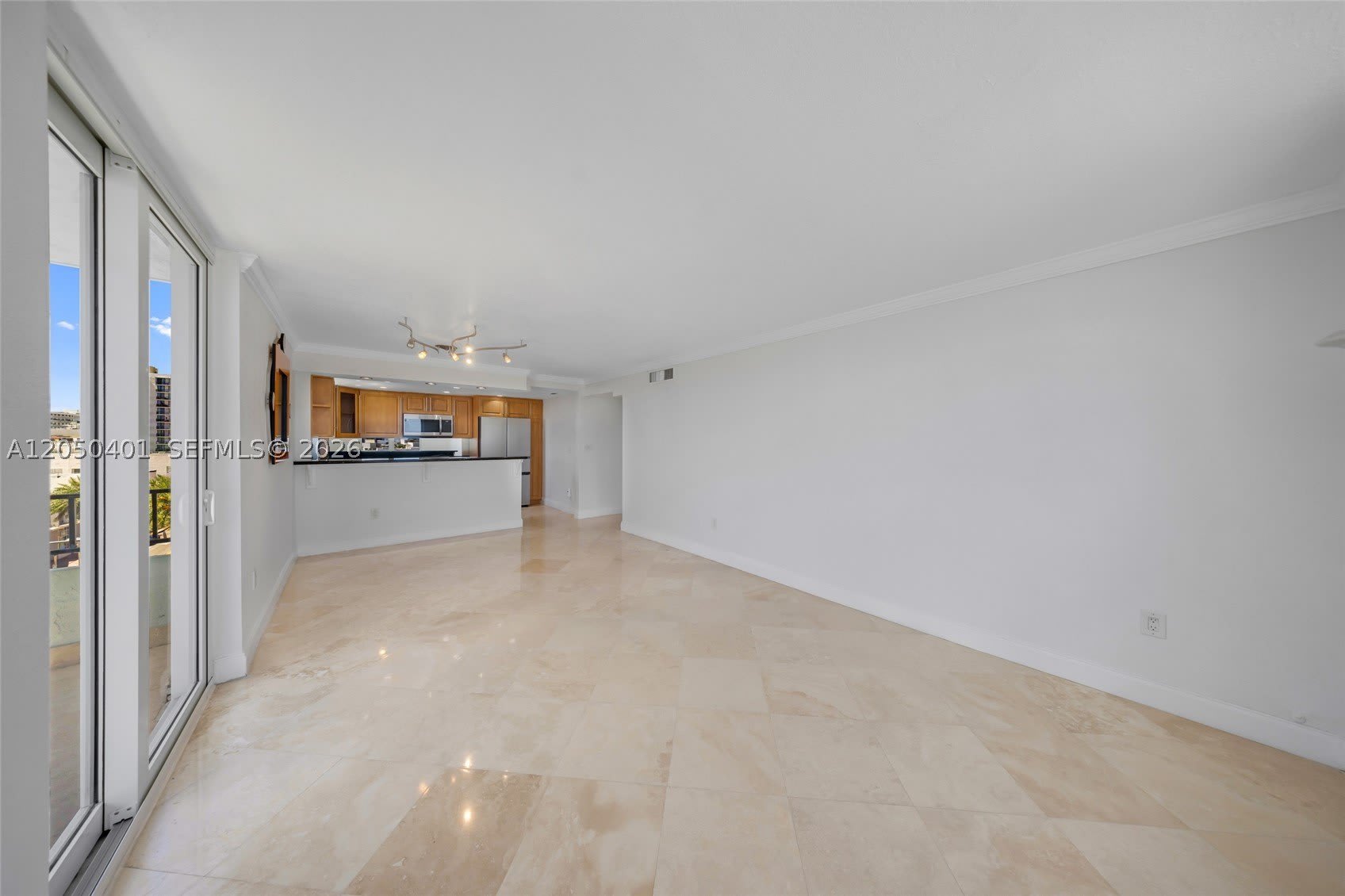 720 COLLINS AV – photo 4