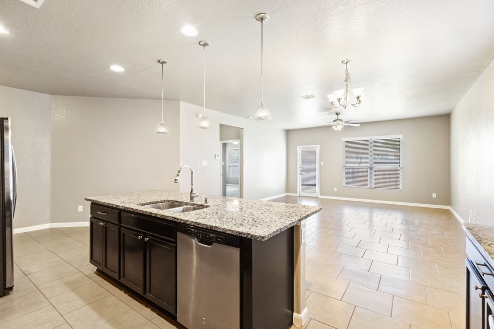 Freshly Painted Bricewood Home With Laminate Flooring In Bedrooms 3 Bedrooms 2 Baths Great Nw San Antonio Location – photo 5