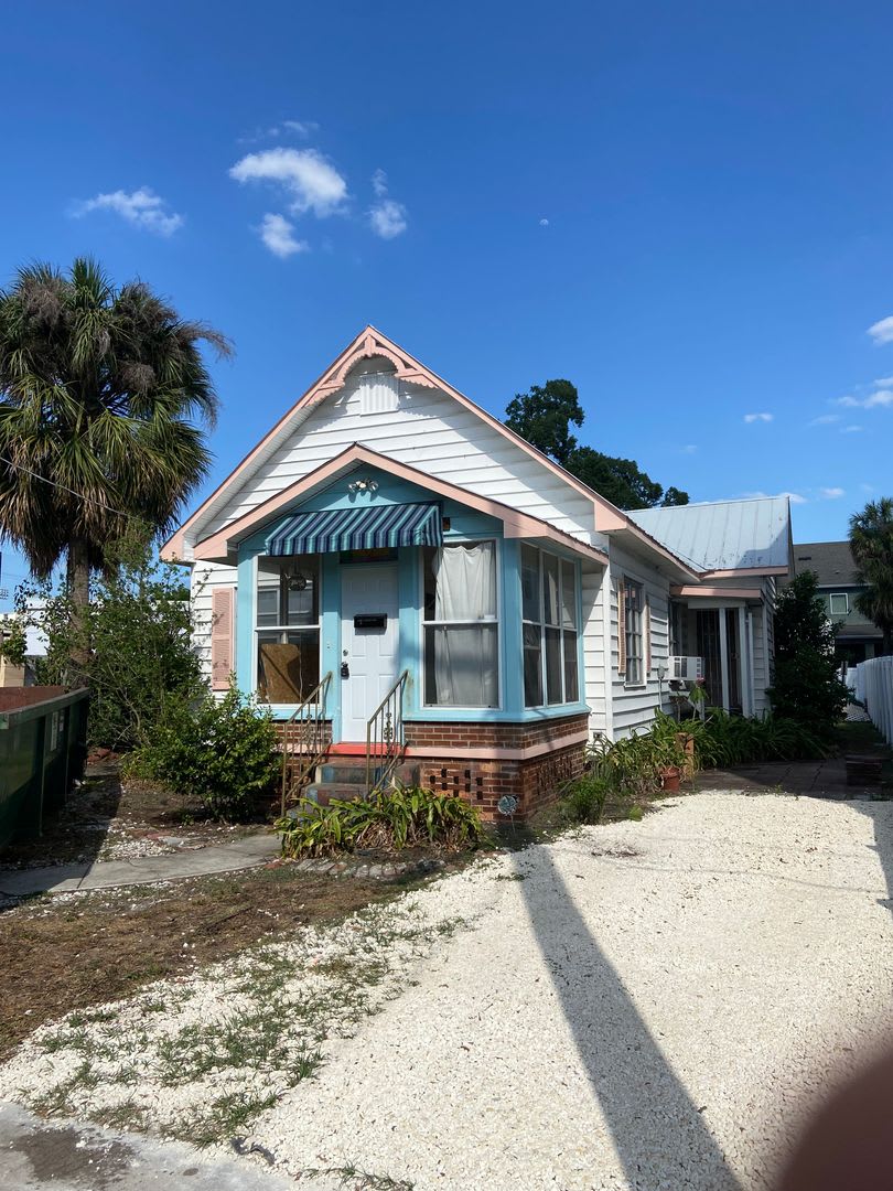 North Hyde Park Three Bedroom Bungalow in Plant High School District – photo 1