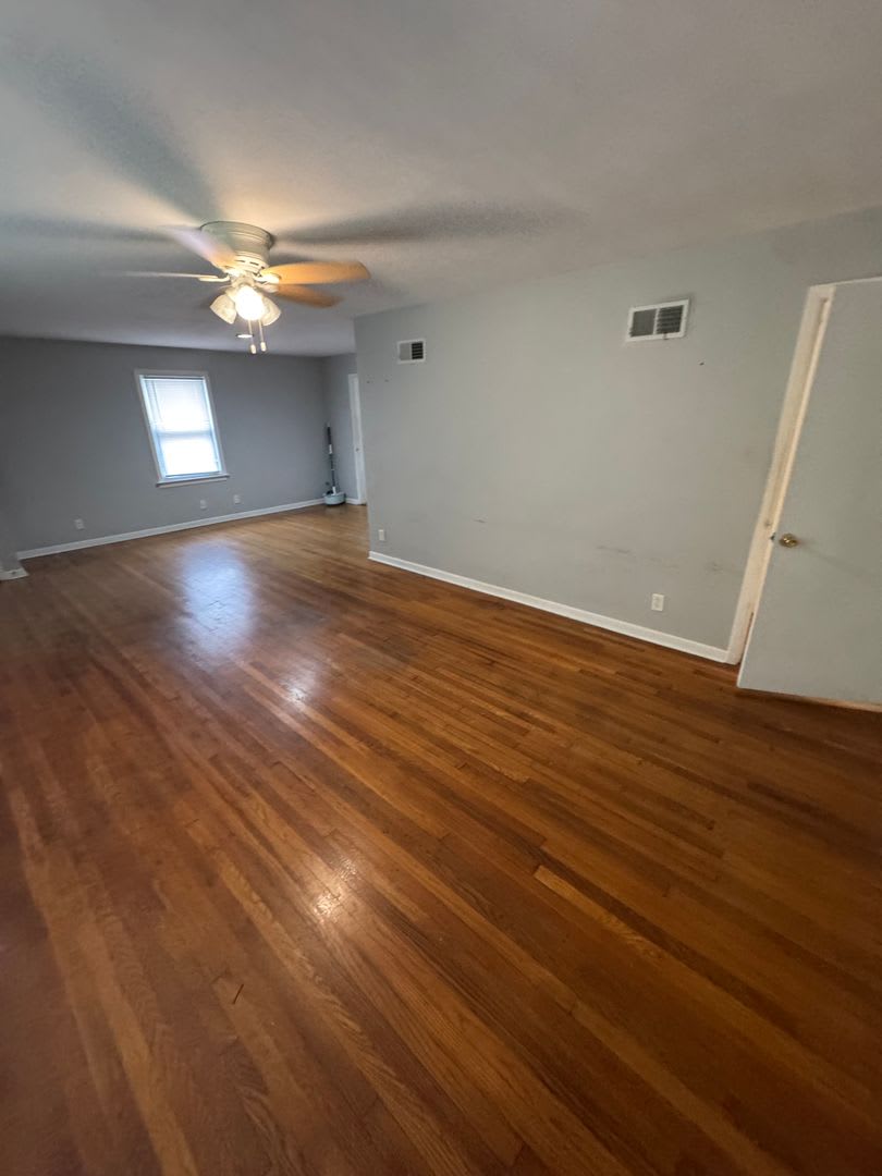 3 Bedroom Home With Washer Dryer Attached Garage Minutes From Campus – photo 4