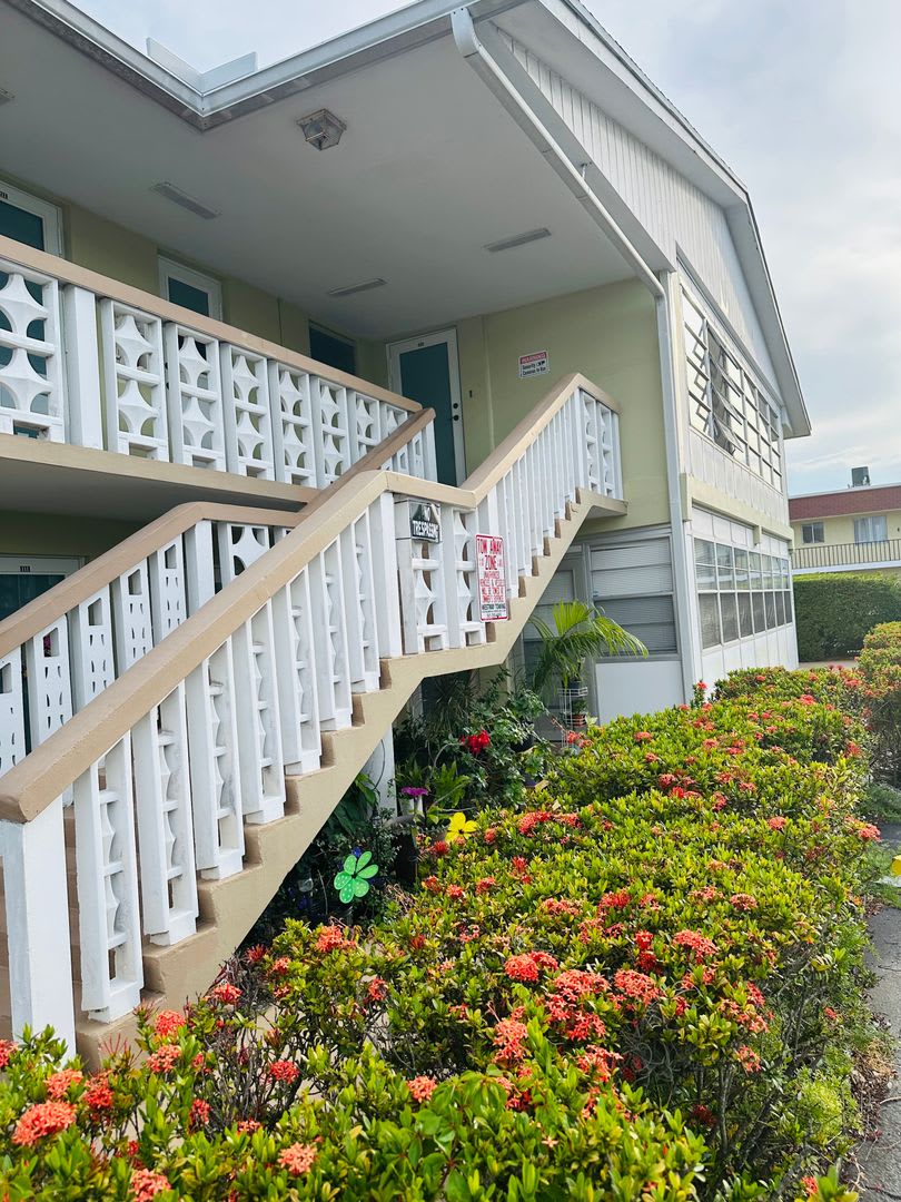 Crystal Lake Condominiums – photo 3