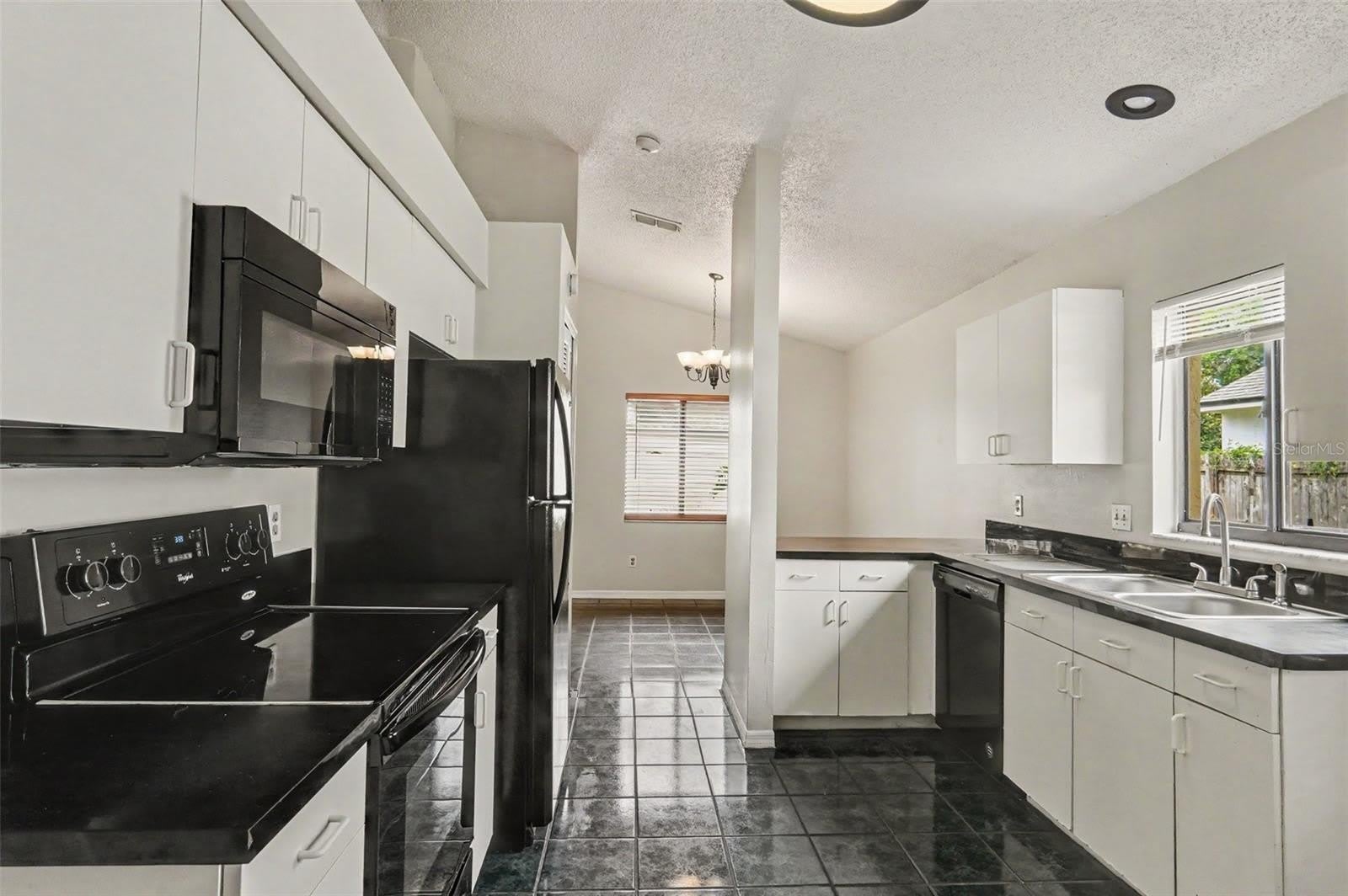 1061 MANIGAN Avenue – photo 4