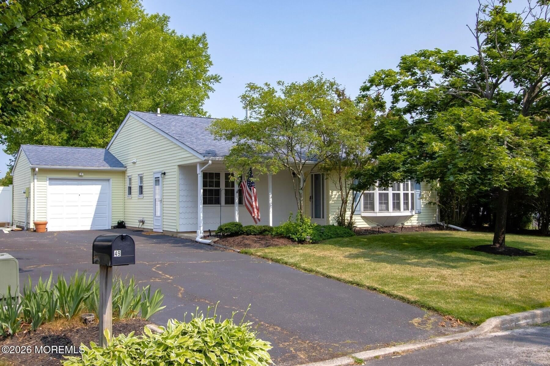 49 Williamsburg Drive – photo 2