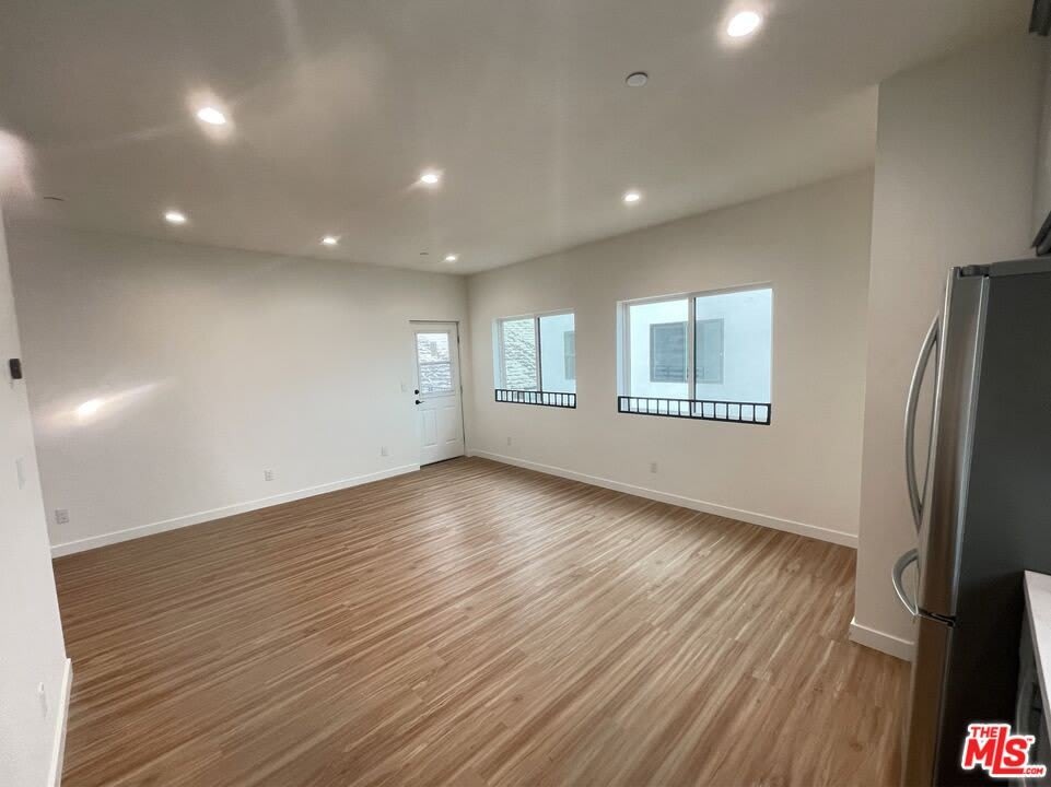 4017 MONTCLAIR St – photo 5