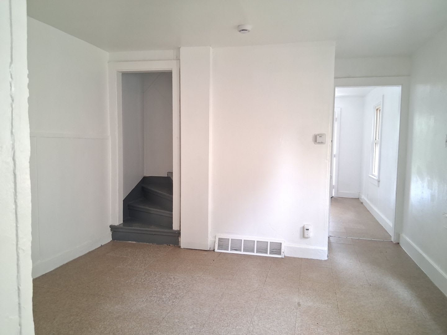 Bright 2 Bedroom Home FOR RENT in Bridgeton NJ $1465 – photo 5