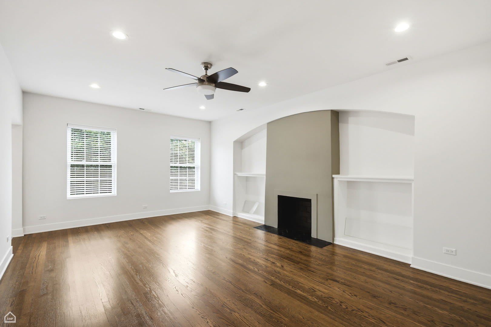6914 N Sheridan Road – photo 2
