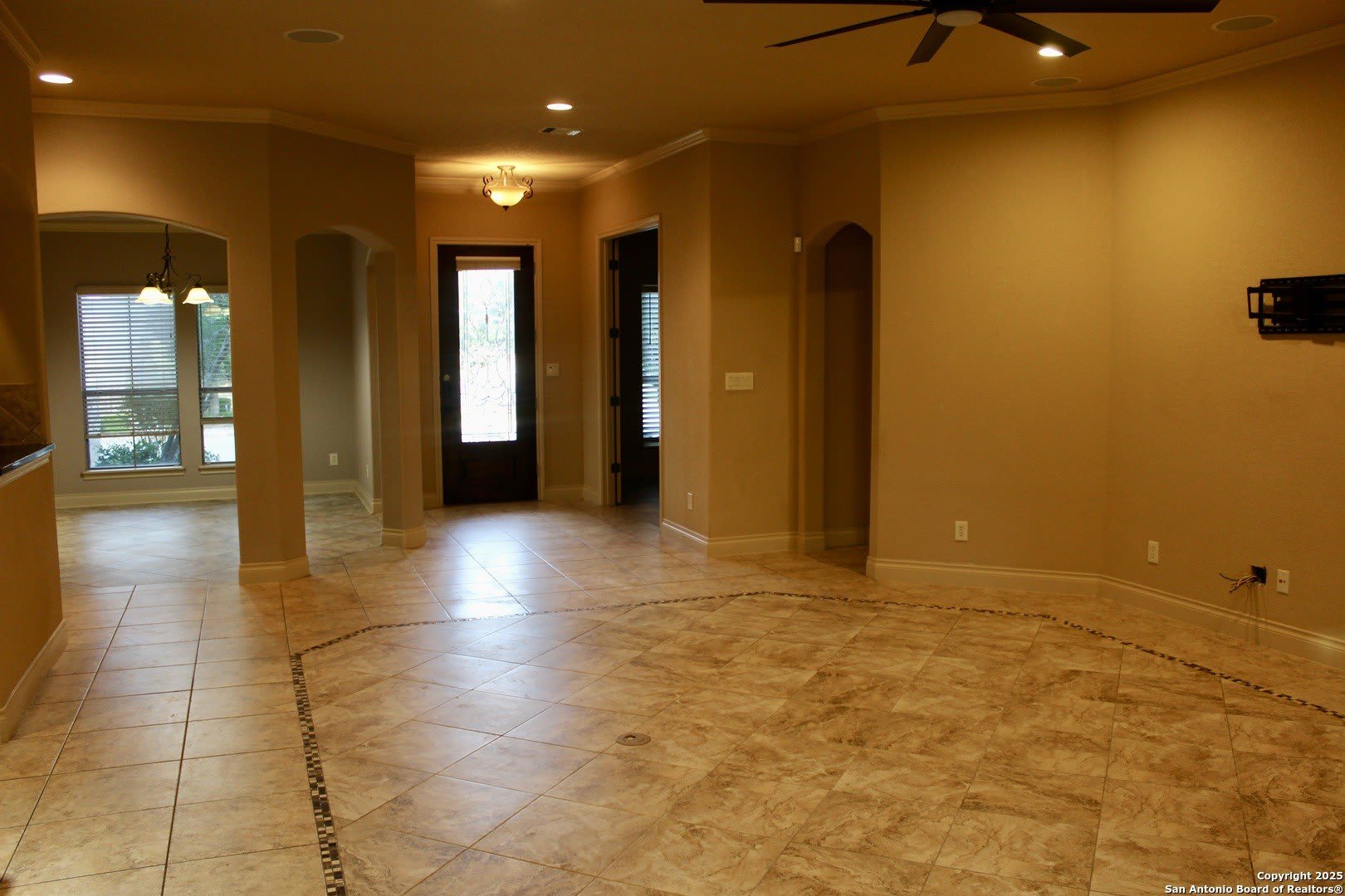 215 evans oak – photo 5