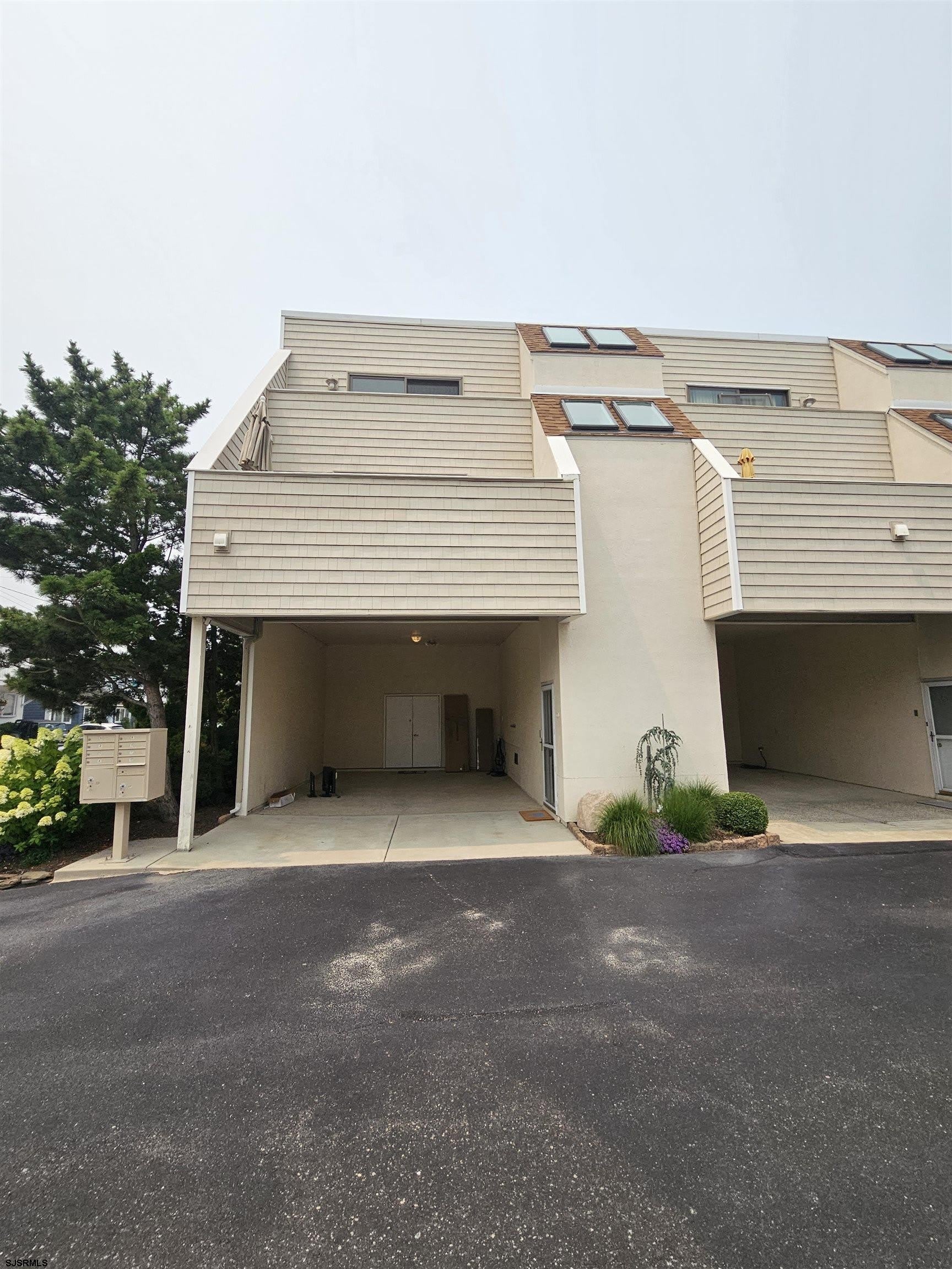 11 S Adams – photo 1