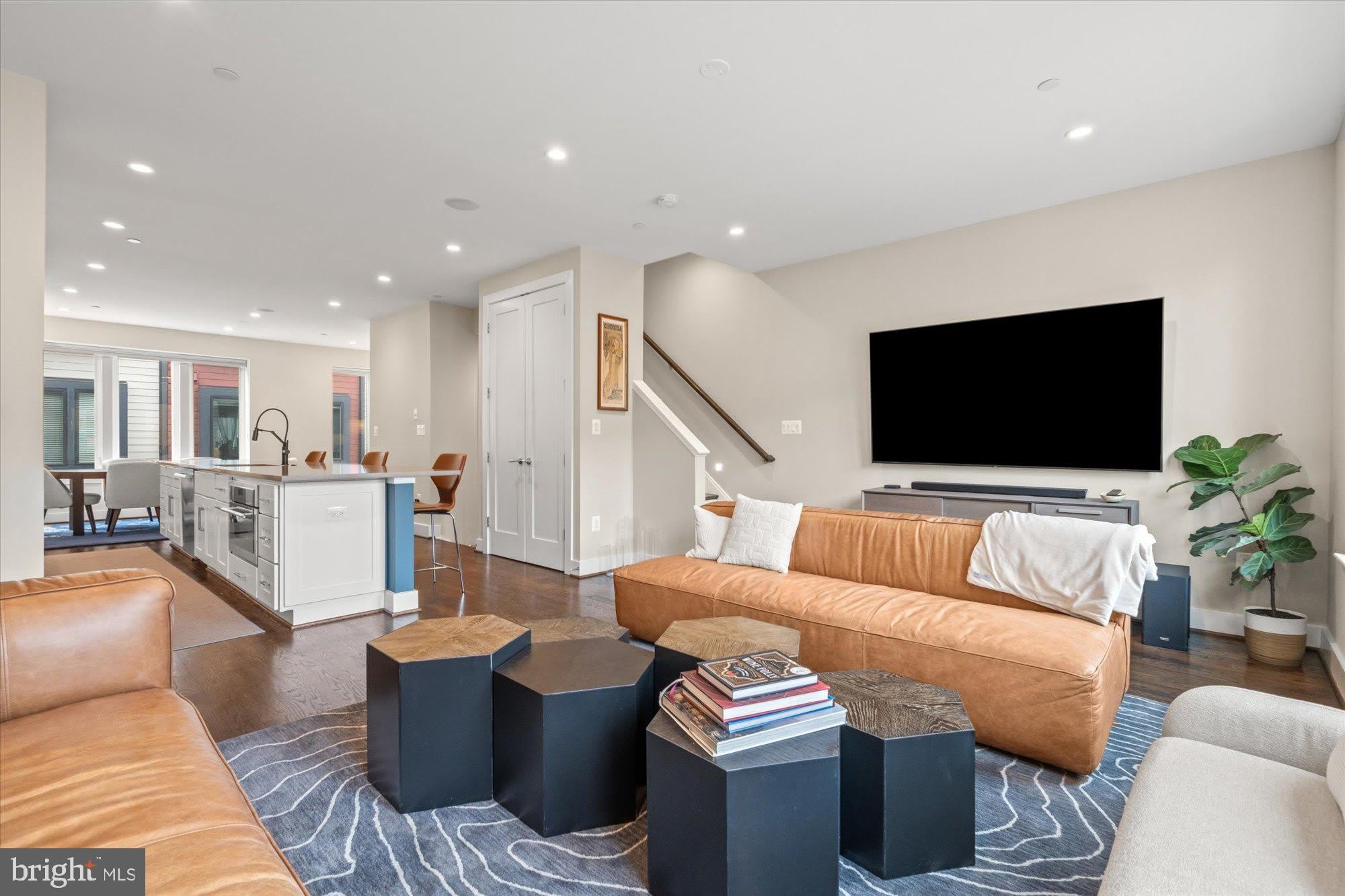 607 SLADE Court – photo 1