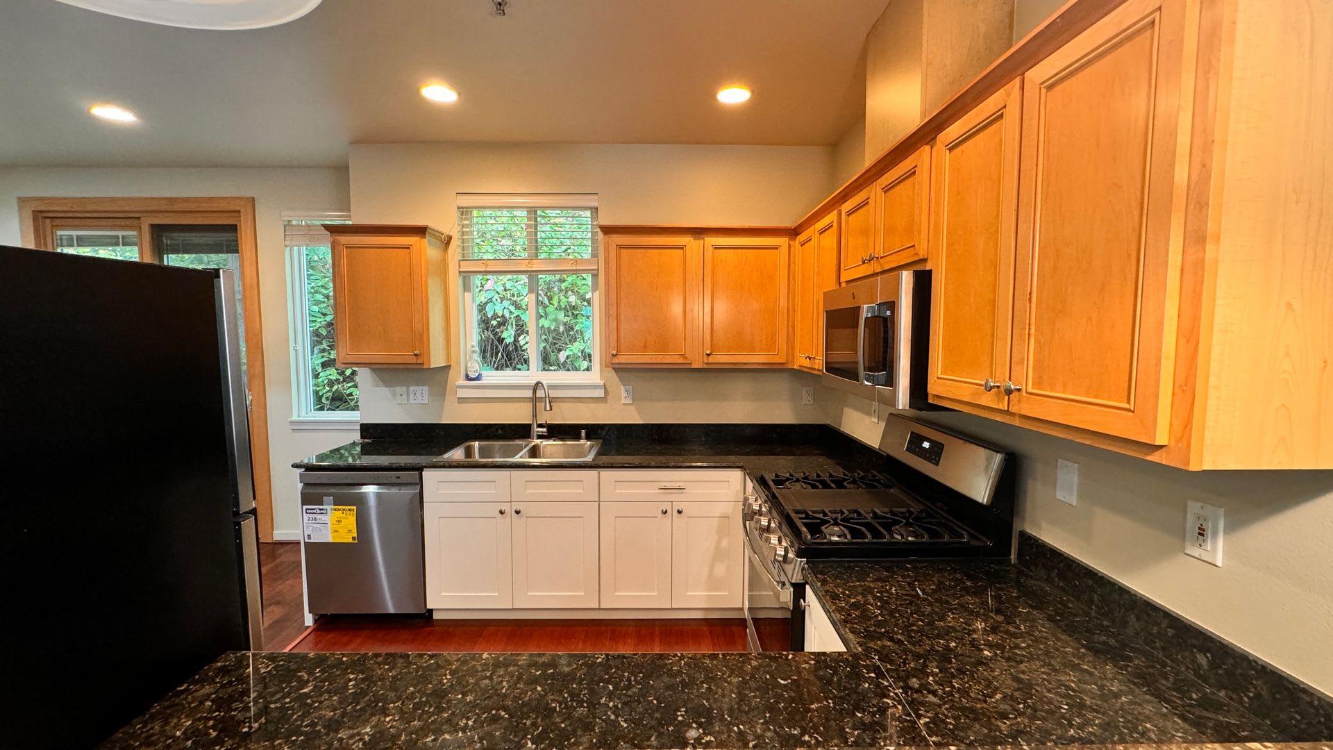 Stunning 3 Bedroom Townhome in Issaquah – photo 5
