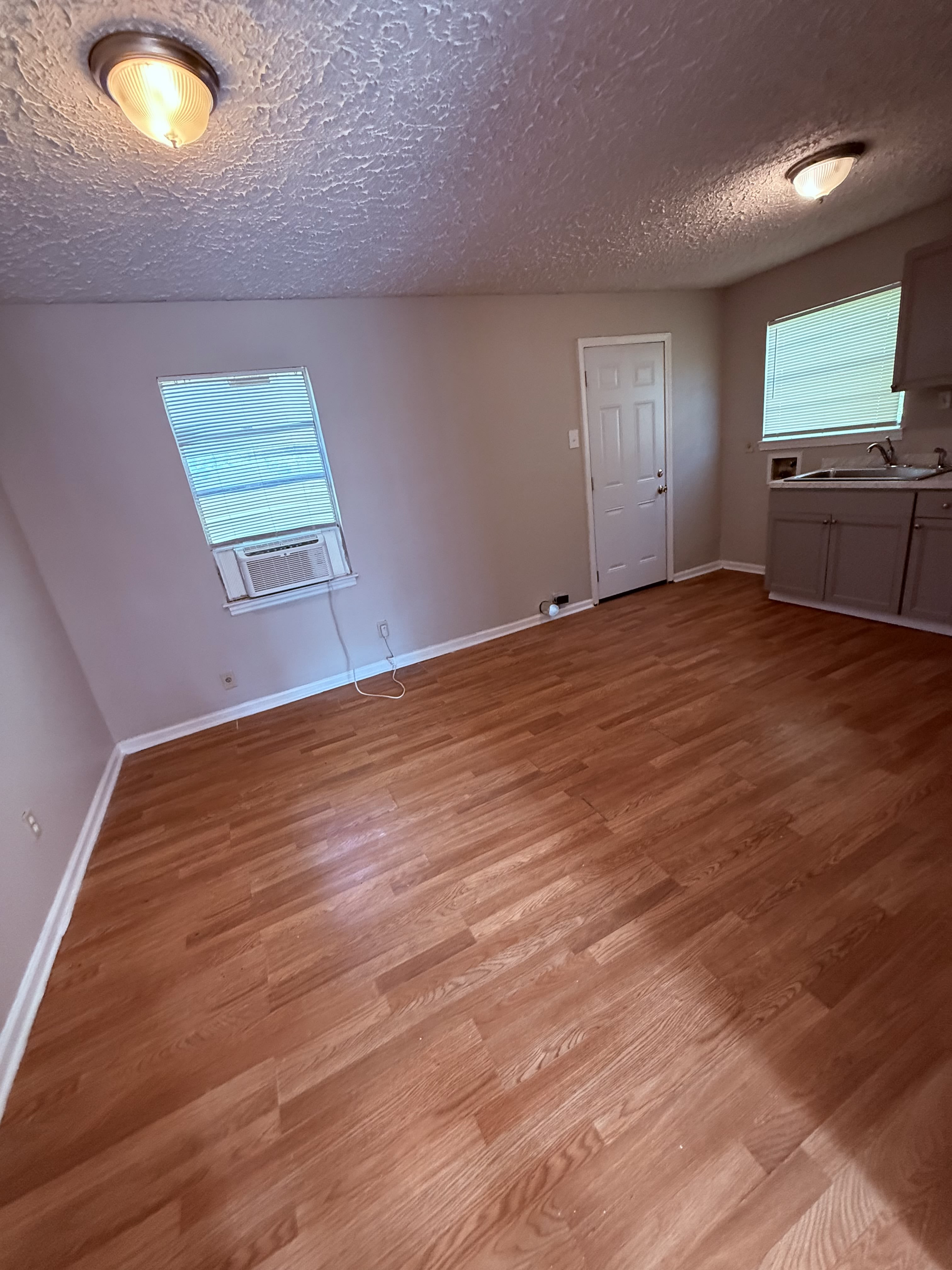 4427 Ryan St – photo 3