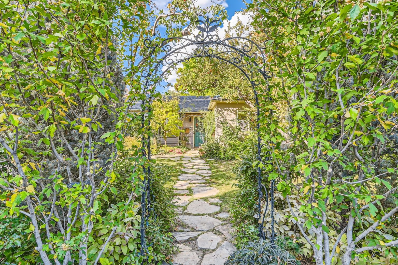 2-Bedroom in Newlands with Secret Garden & Suite – photo 5