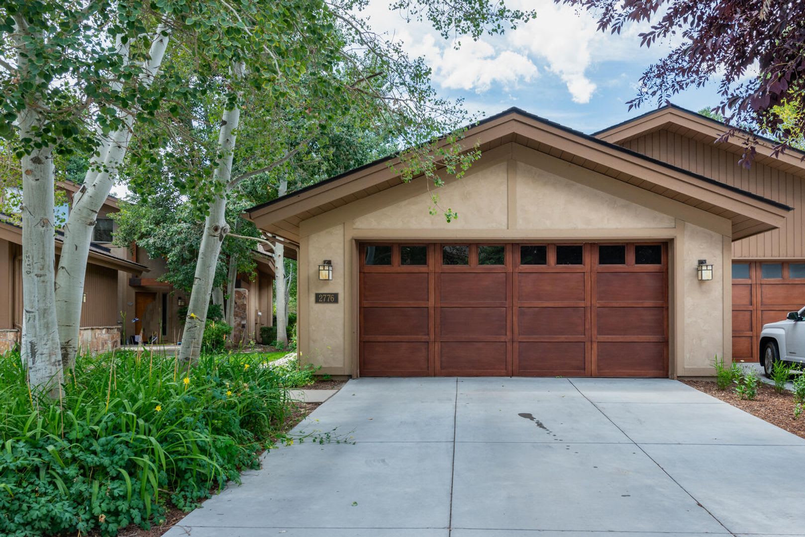 Rarely Available Cozy Park Meadows Townhome – photo 1