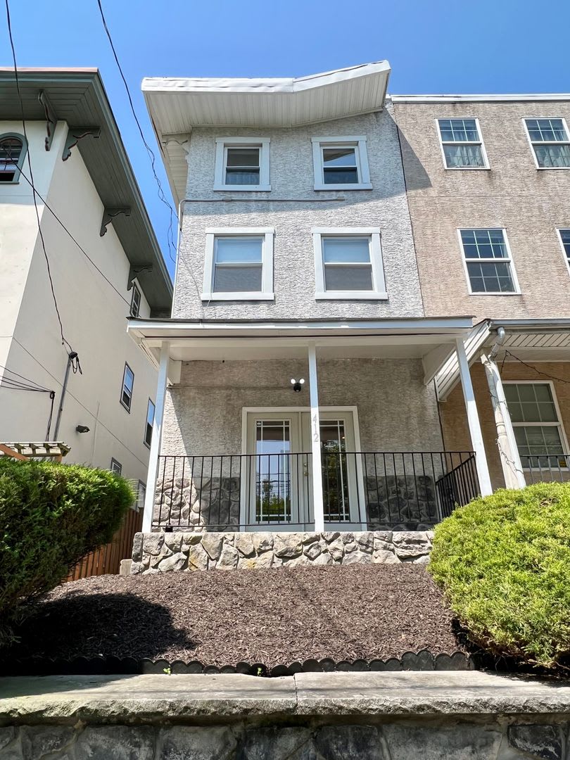 Stunning 4-Bedroom Townhouse in Historic Powelton Village! Available August 2026! – photo 2