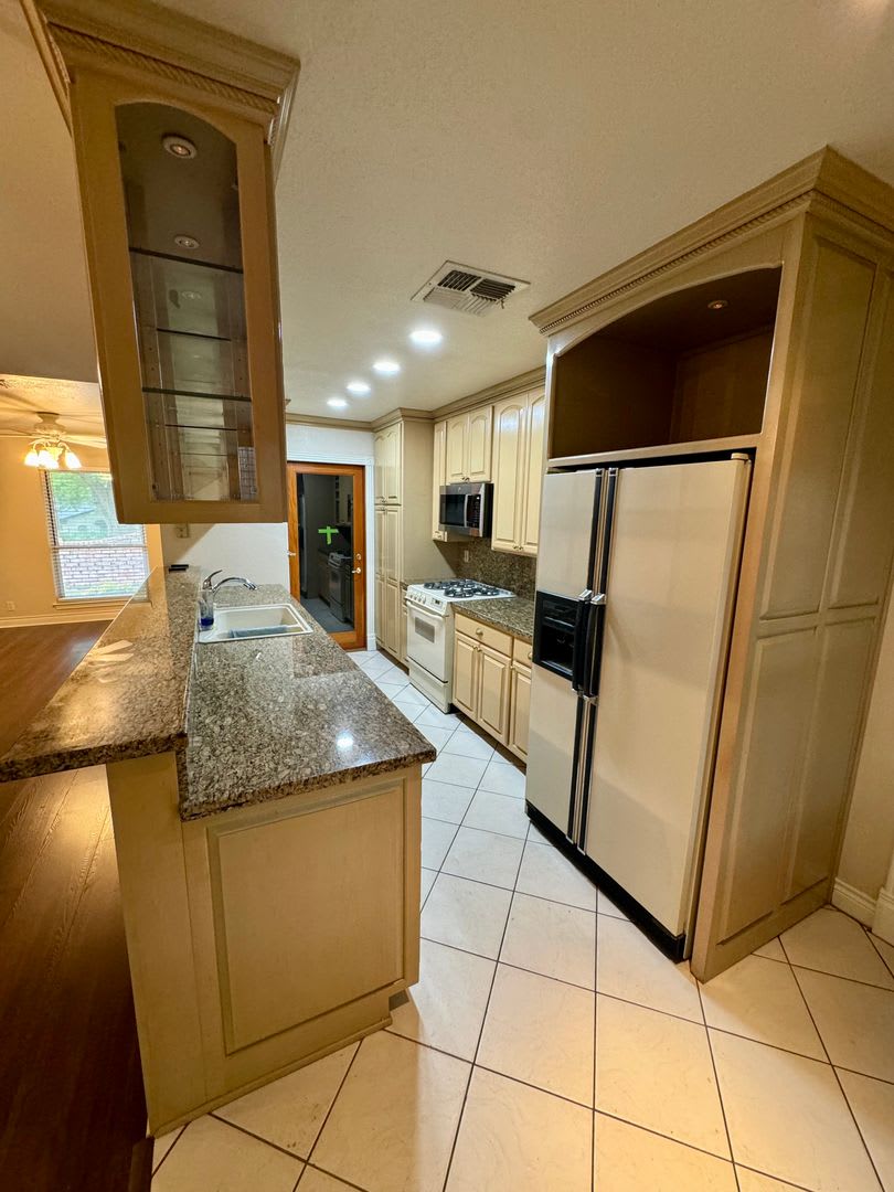 Welcome To This Charming 3 Bedroom 2 Bathroom Home Located In The Heart Of San Antonio Tx – photo 5