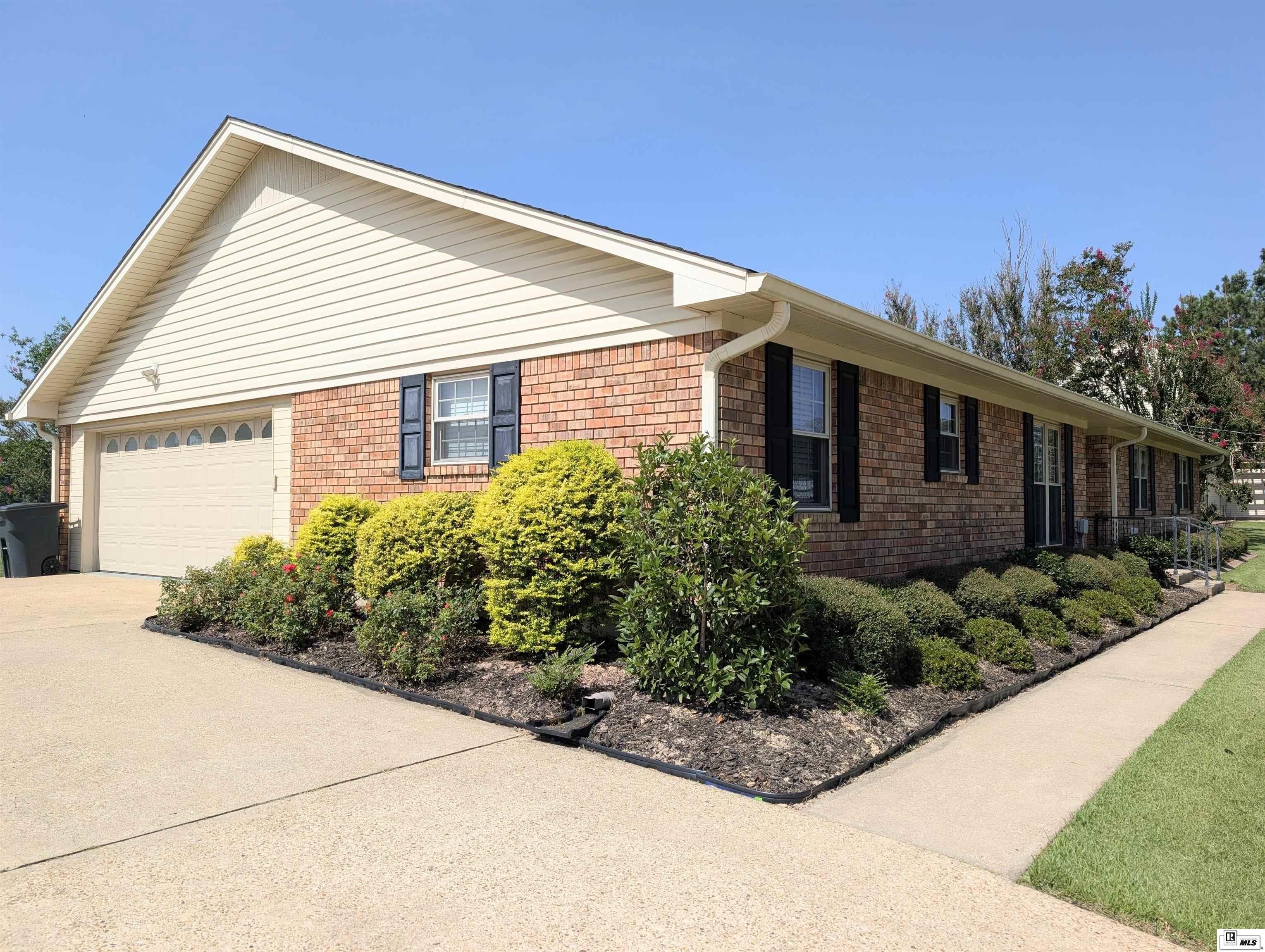 516 PINE HILLS DRIVE – photo 2