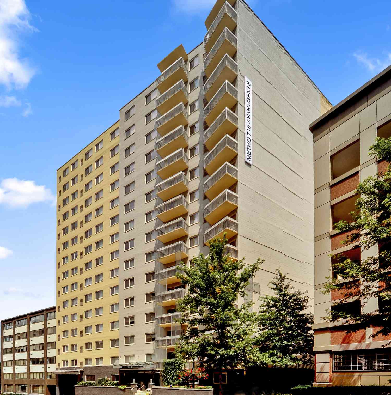 Metro 710 Apartments – photo 1
