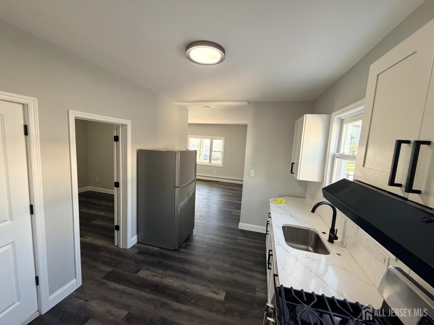 612 Johnstone Street – photo 3