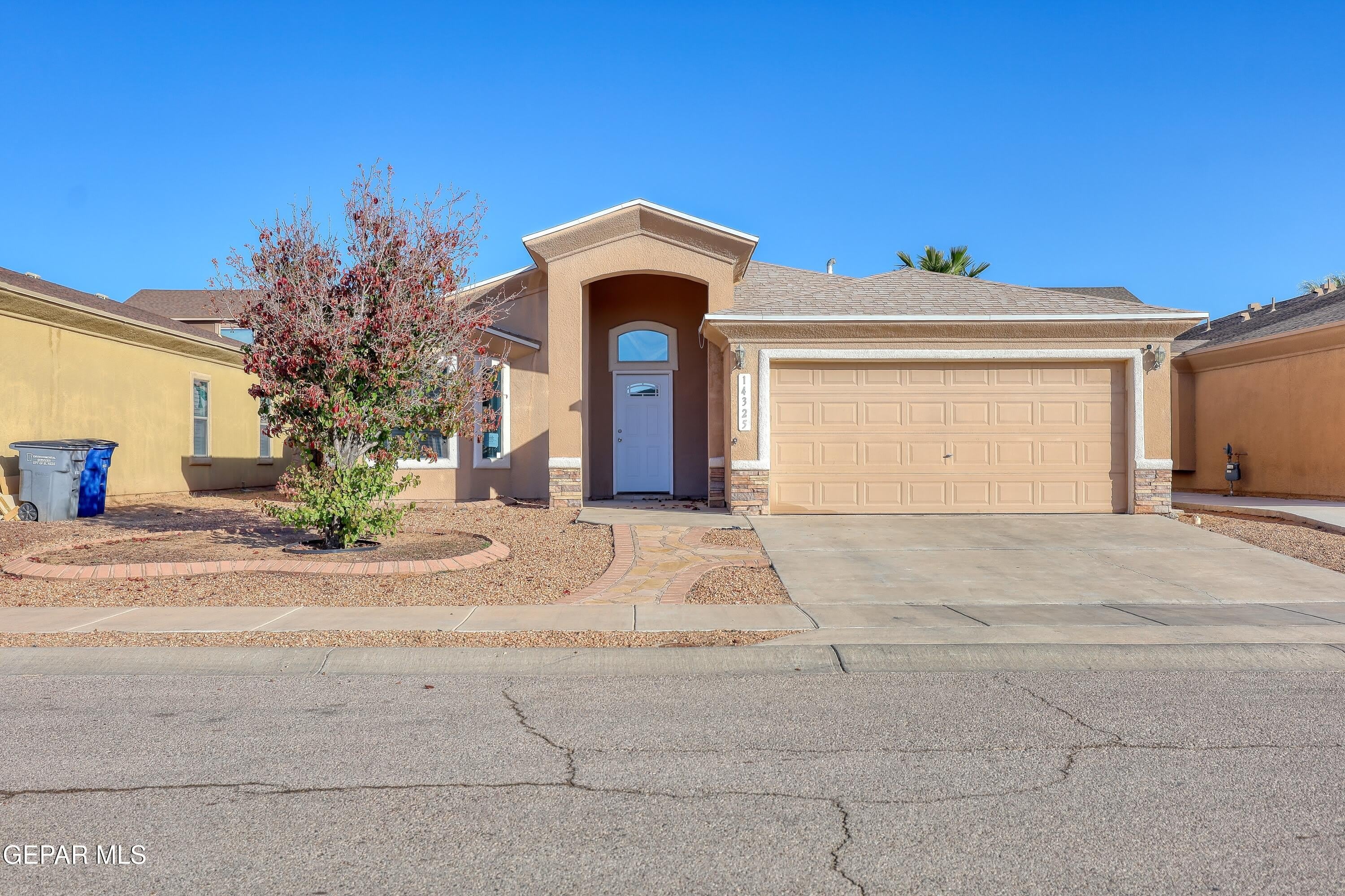 14325 WOODS POINT Avenue – photo 1