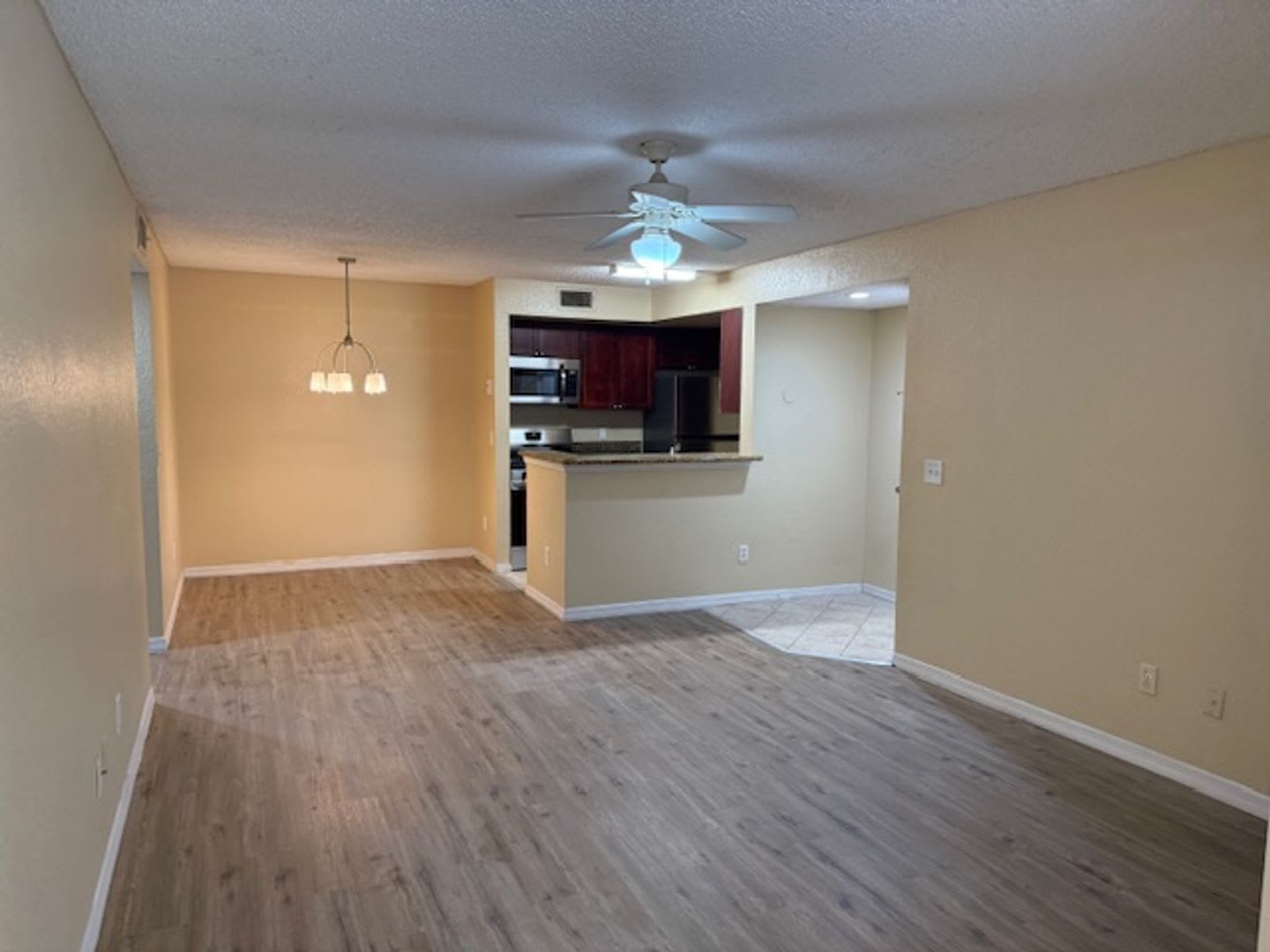 Beautiful large ground floor one bedroom condominium – photo 4