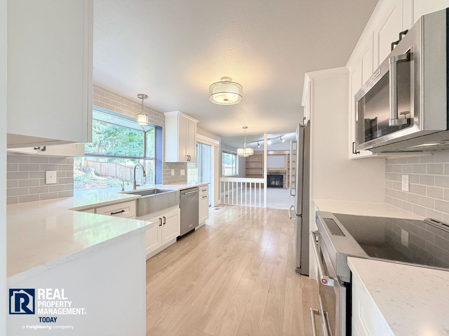 Spacious 3 Bedroom Gem Heights Home Fenced Yard 2 Car Garage Private Community Park – photo 4