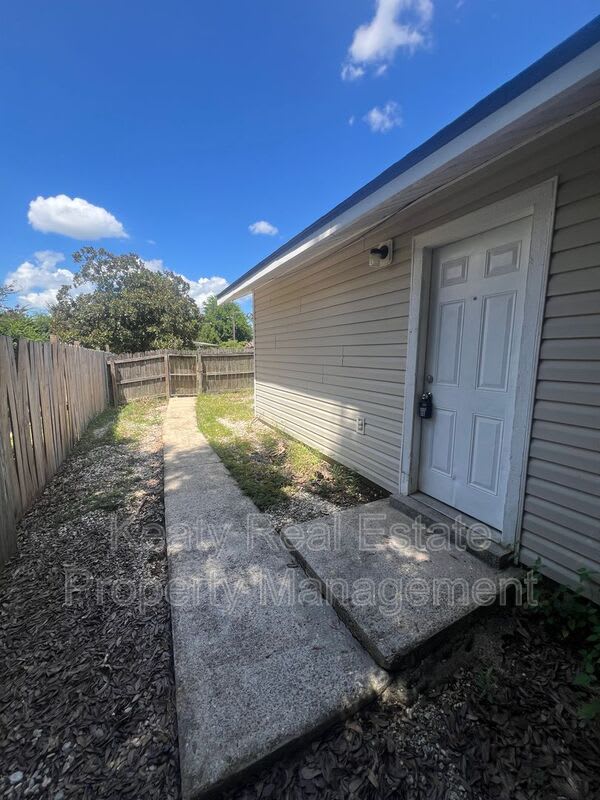 405 Fox Run Avenue – photo 3