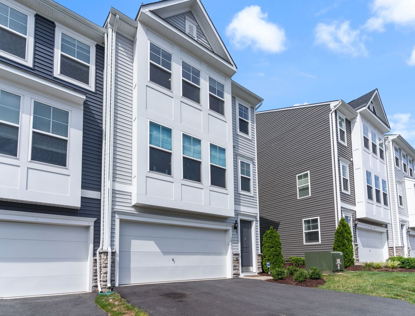 Stunning End Unit Townhome – photo 3