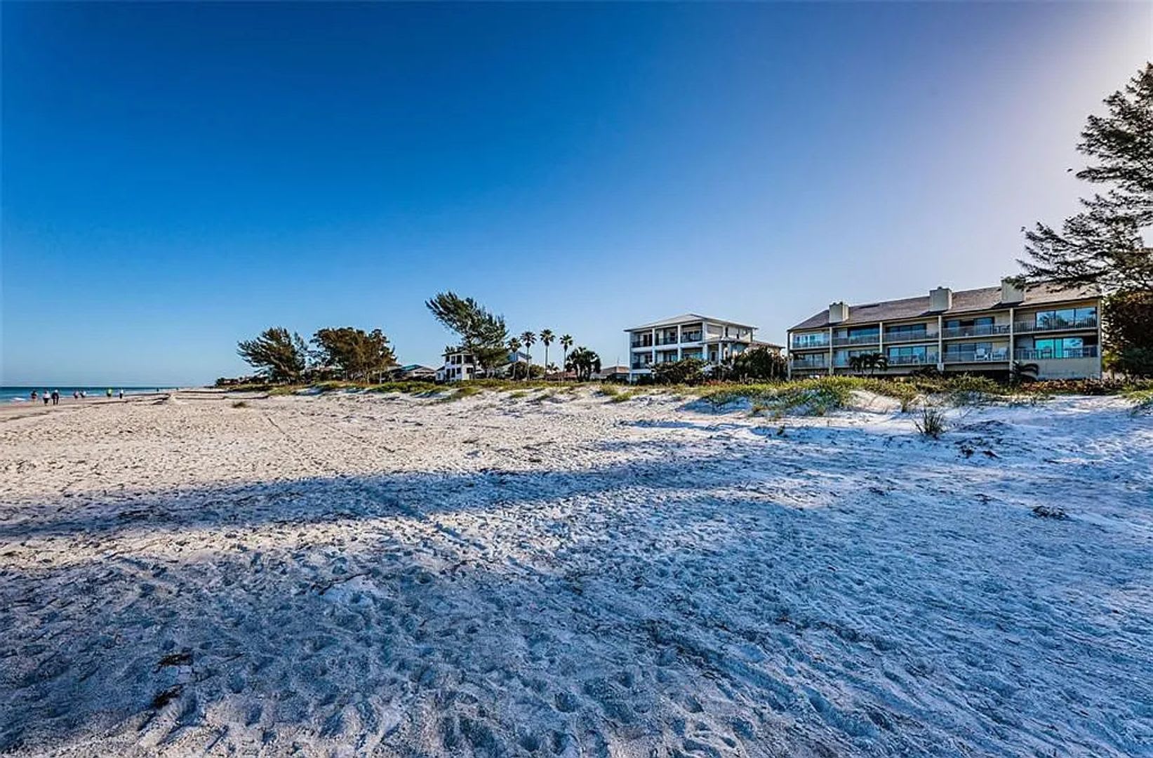 Beachfront Paradise in Indian Shores – Stunning Gulf & Intracoastal Views! 3bed – photo 3