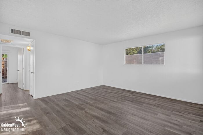2209 West Belmont Avenue – photo 4