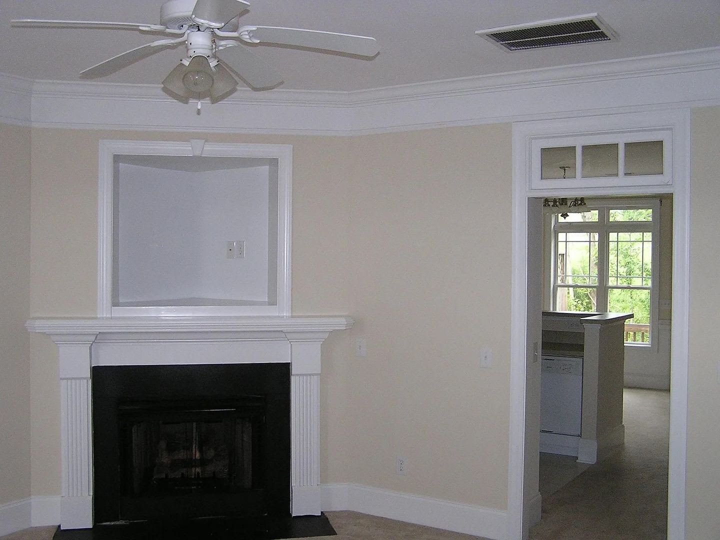 Room In 2 Bedroom Home At Windermere Dr – photo 2